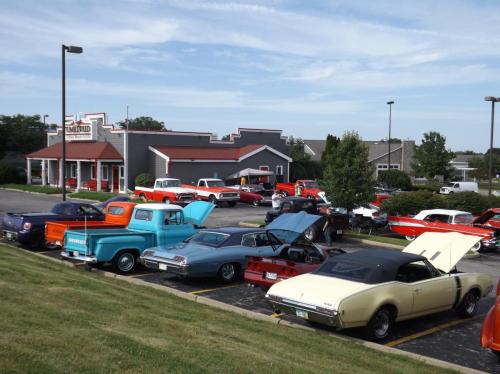 A full lot at Tumbleweed's Monthly Cruise-In